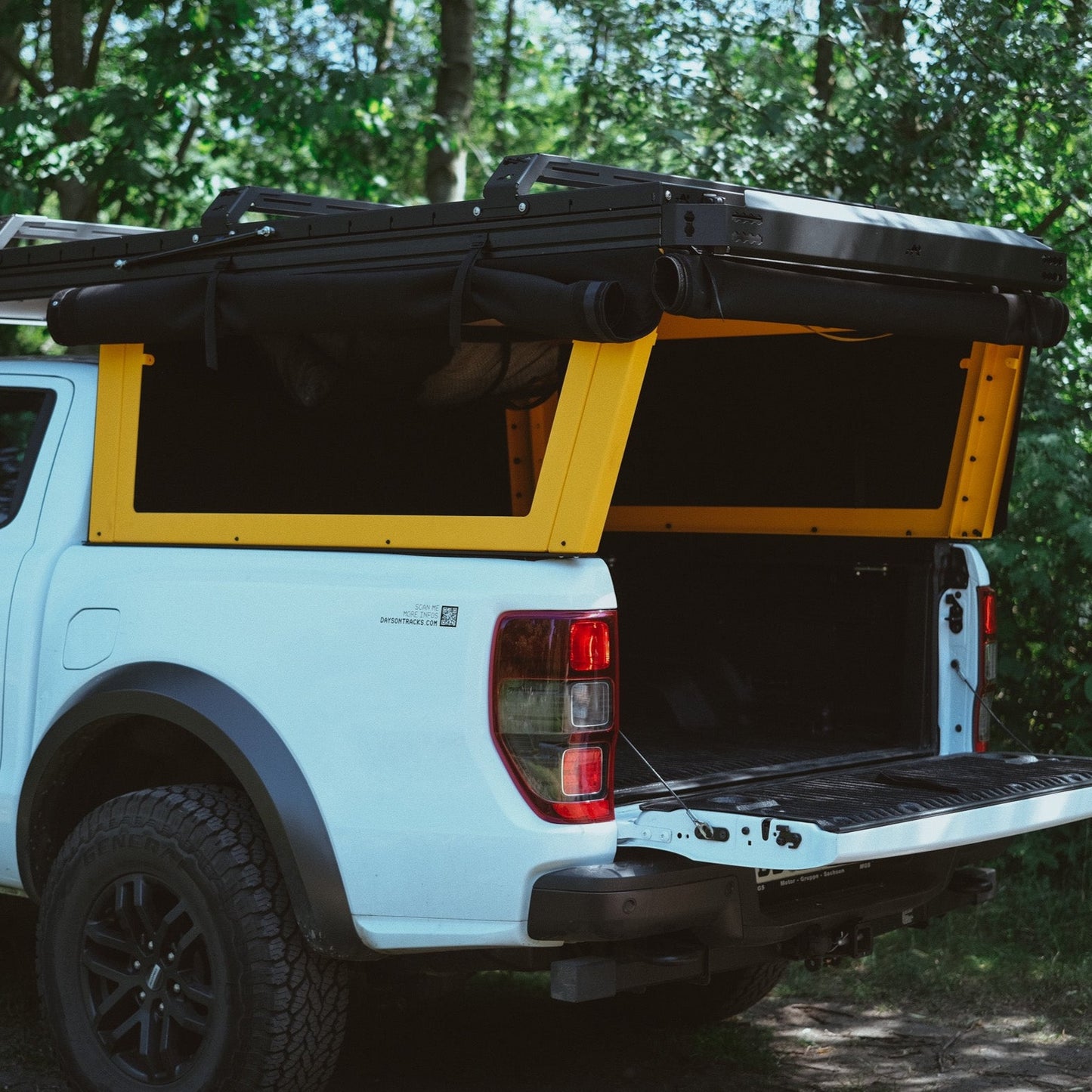 DOT ALPACA SOFT-TOP CANOPY CAMPER Sample Sale