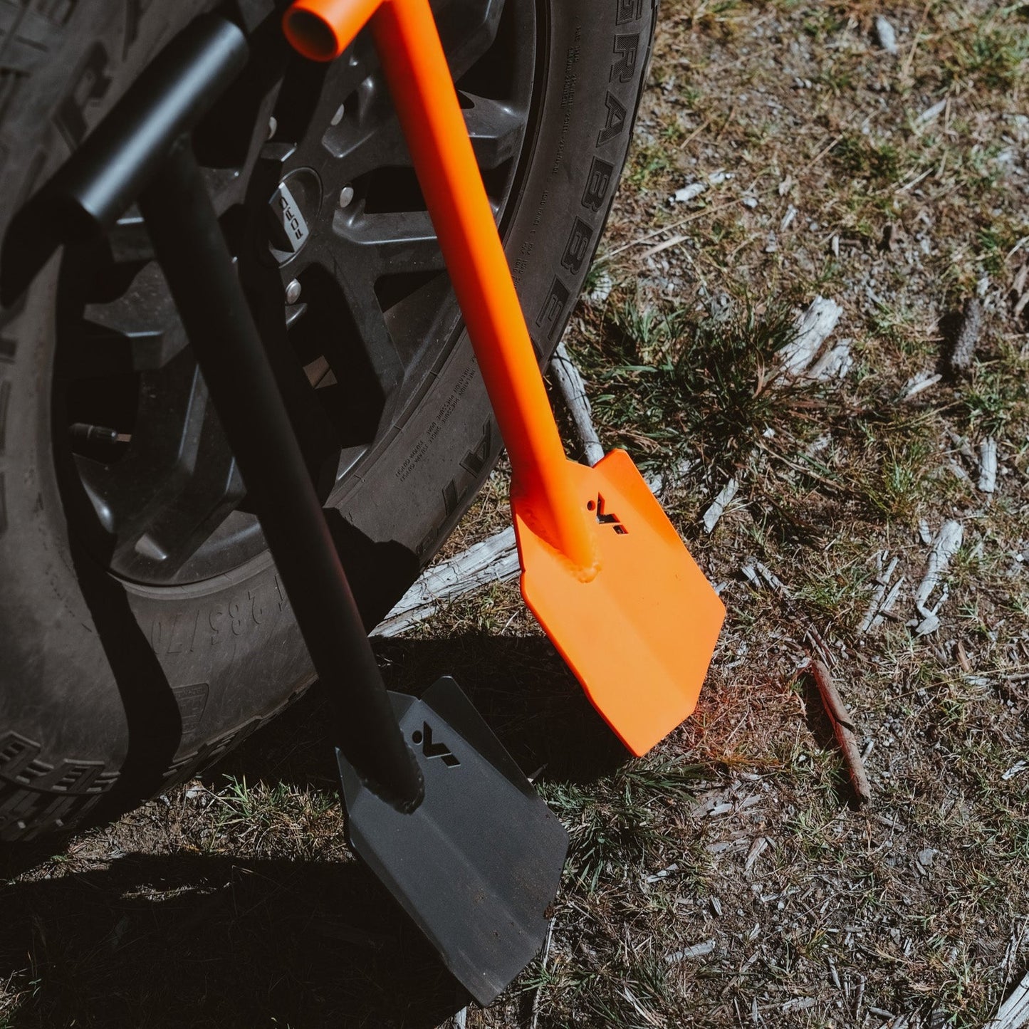 DOT Shovel Black