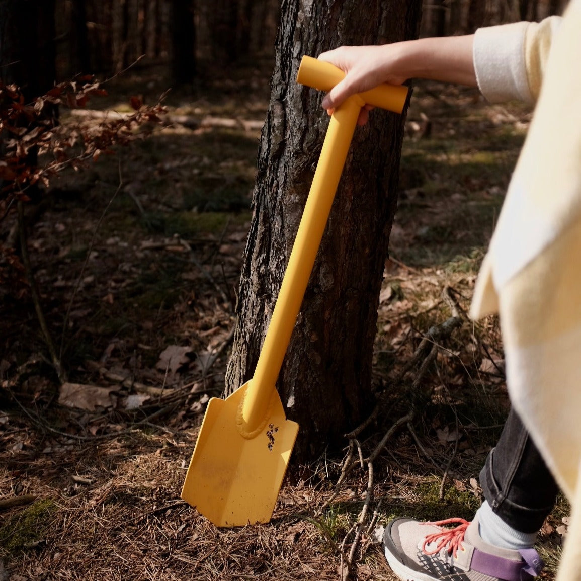 DOT Shovel Yellow