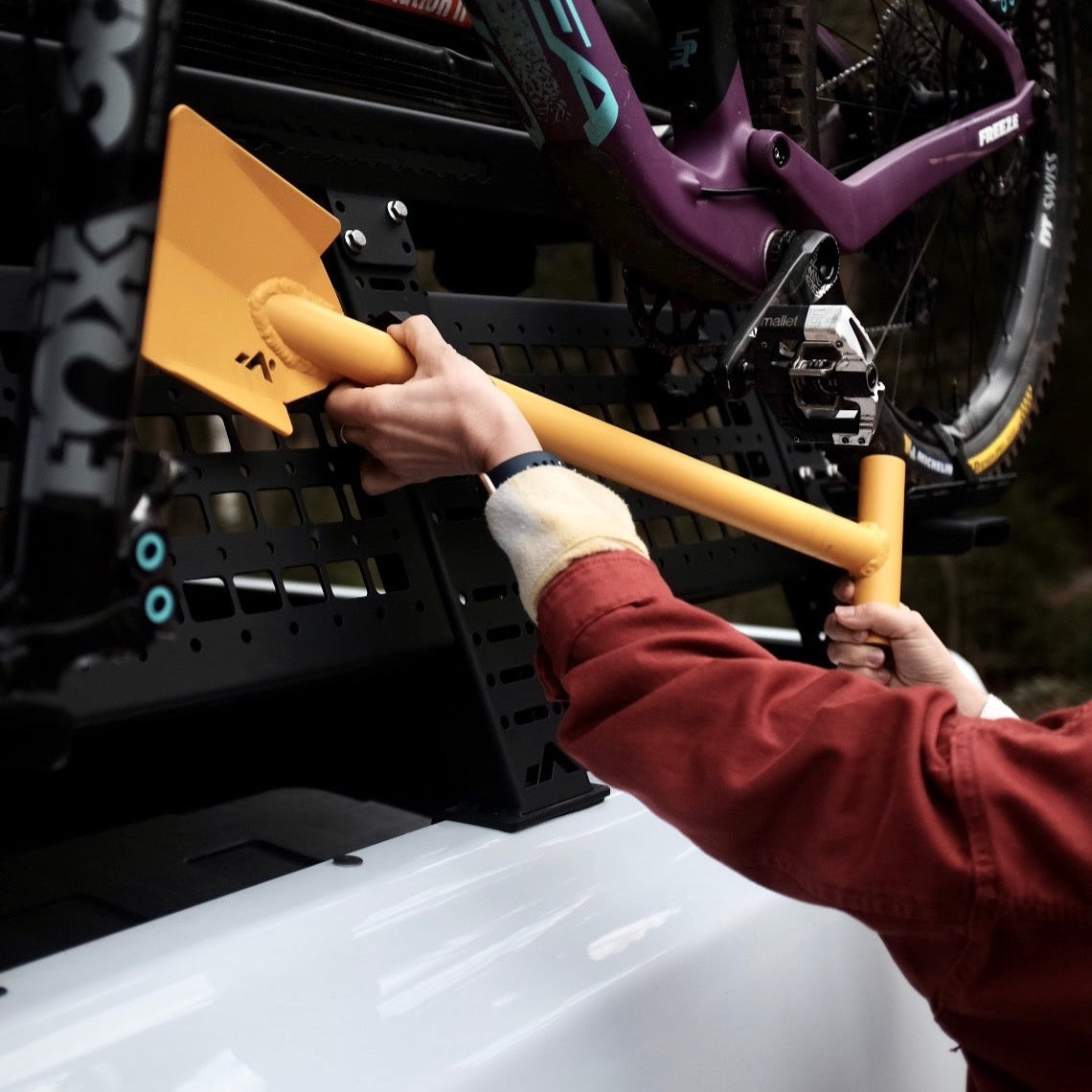 Yellow DOT shovel gets assembled on vehicle